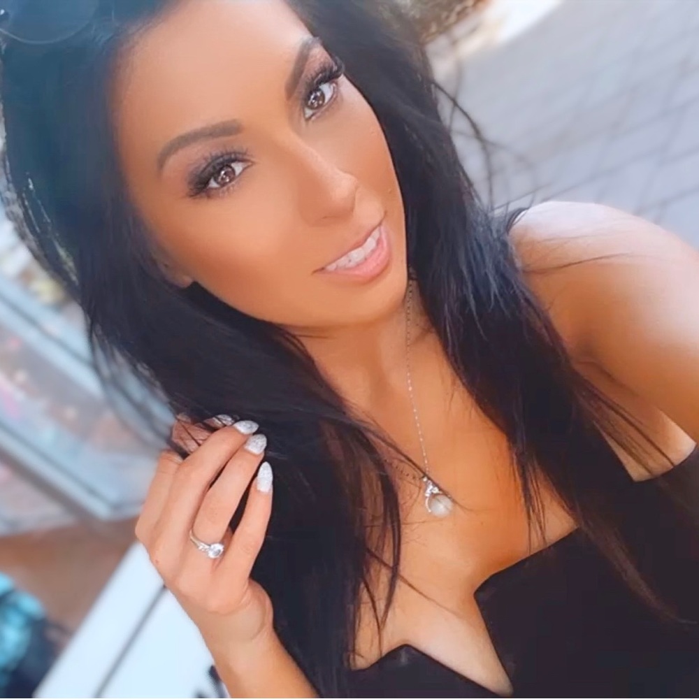 Meet your Posher, Cristina